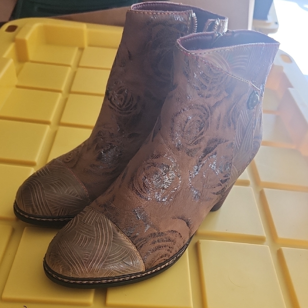 Lartiste Brown Patterned Ankle Boots